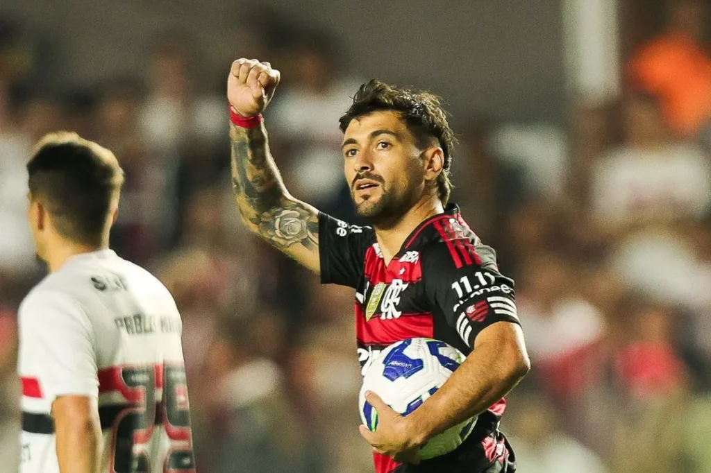 Arrascaeta se torna o maior artilheiro estrangeiro do Flamengo; veja números