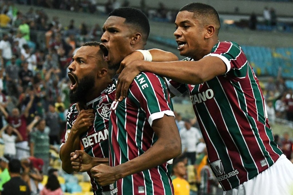 Lelê sofre lesão no joelho