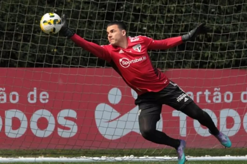 Felipe Alves, ex-goleiro do São Paulo. é o novo reforço do Fluminense