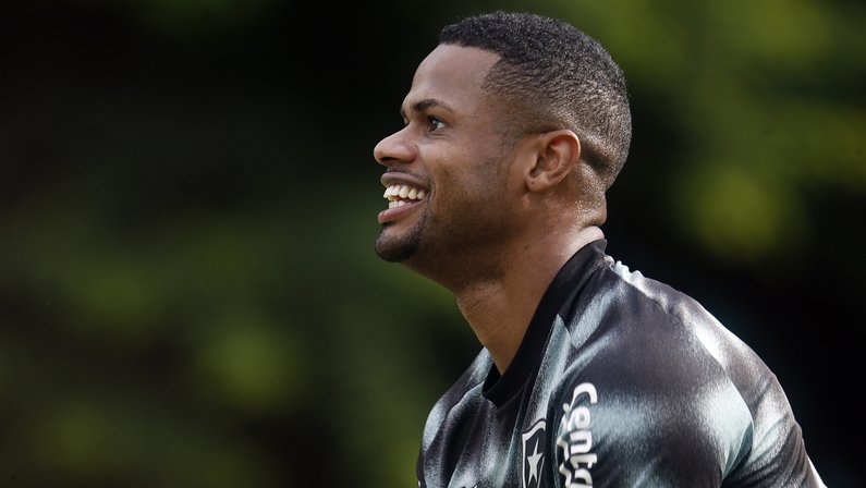 Júnior Santos se destaca pelo Botafogo