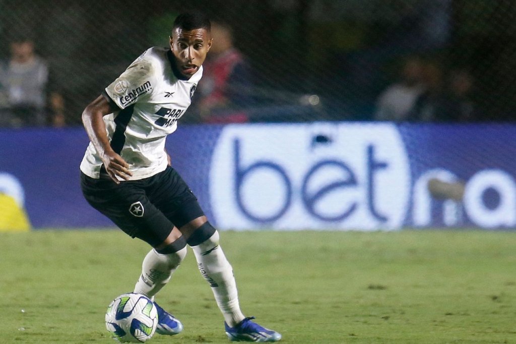 Victor Sá foi vendido pelo Botafogo ao FK Krasnodar, da Rússia