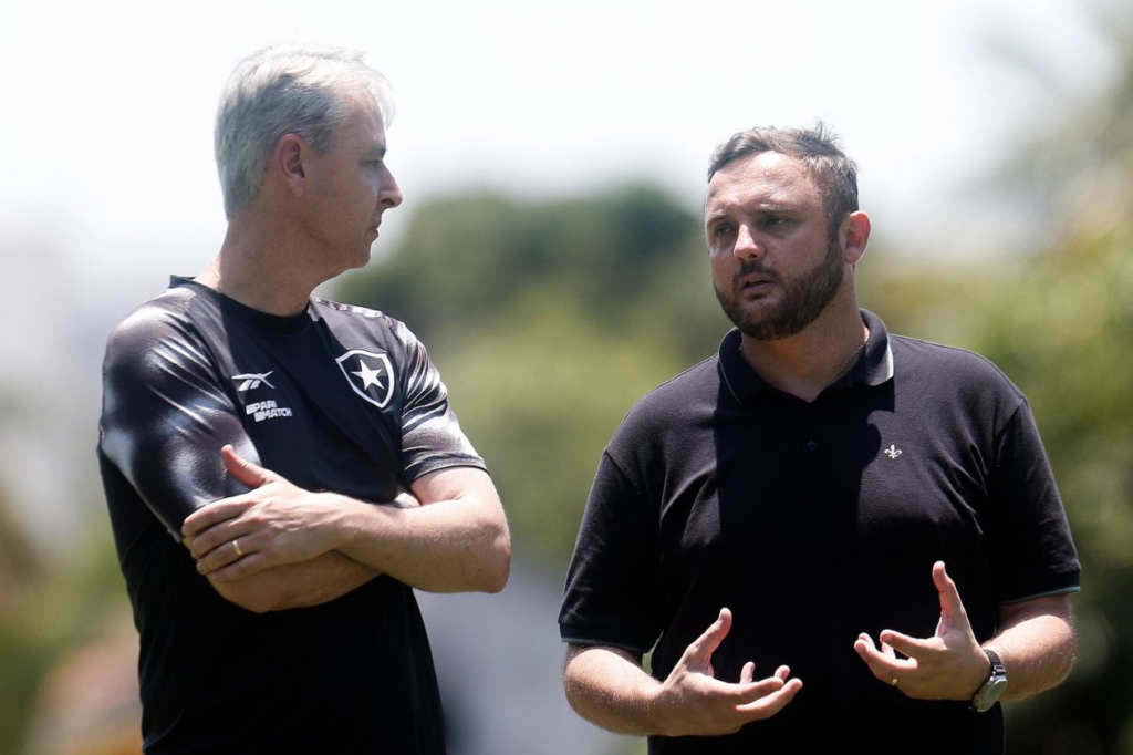 Tiago Nunes e André Mazzuco debatem a chegada de reforços para o Botafogo em 2024
