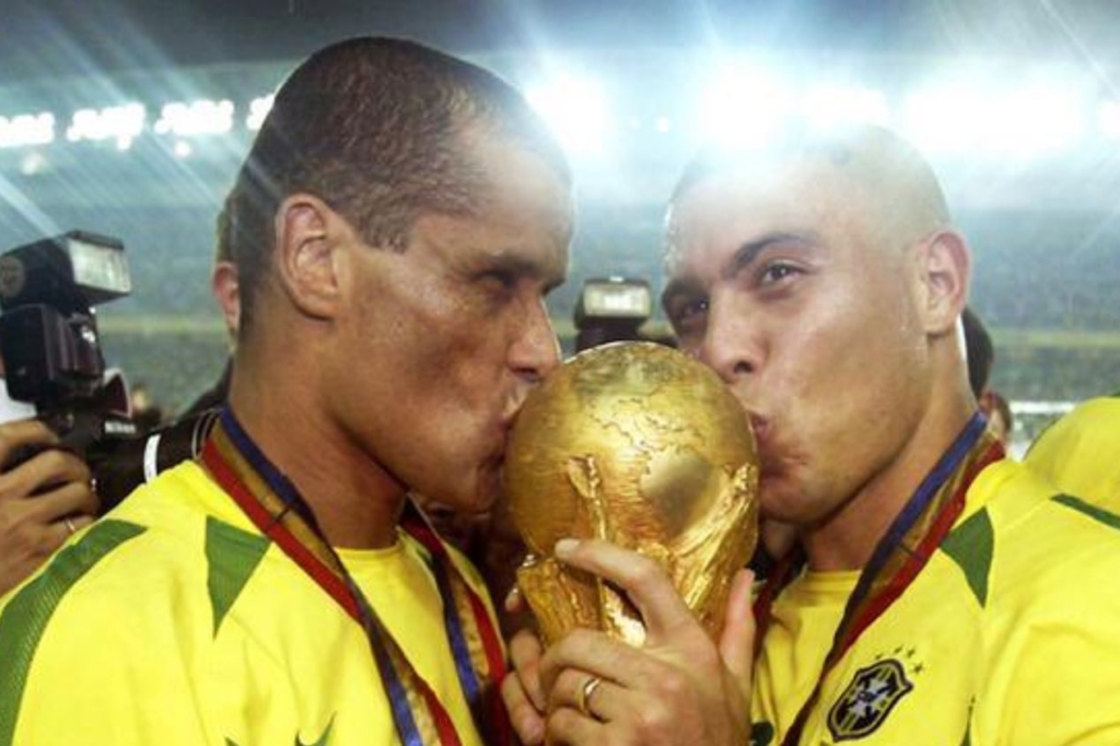 Ronaldo é um dos maiores jogadores da história do futebol mundial. Atacante venceu a Copa do Mundo de 1994 e 2002