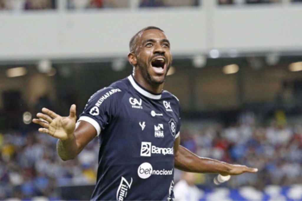 Muriqui, ex-atacante de Vasco e Clube do Remo, interessa ao Madureira