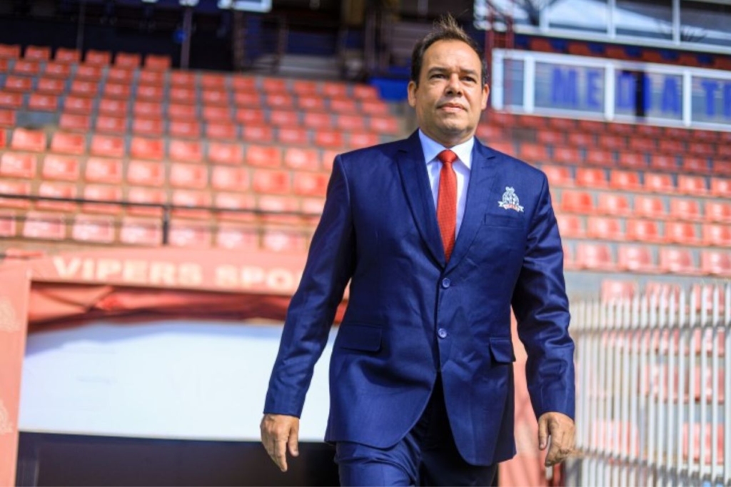 Léo Neiva é técnico do Vipers SC, de Uganda