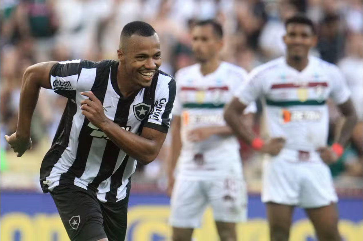 Botafogo vence o Fluminense no Maracanã