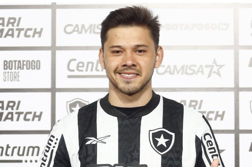 Óscar Romero foi apresentado pelo Botafogo.