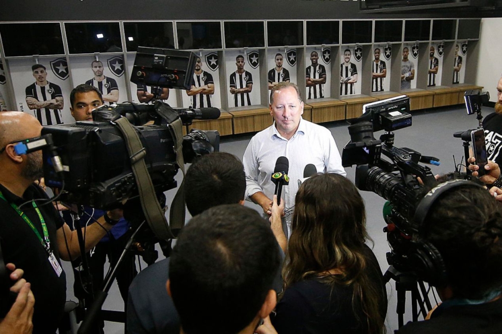 Carlos Carvalhal é o principal alvo do Botafogo