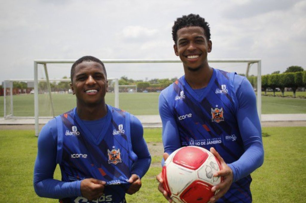 Carlinhos irá trocar o Nova Iguaçu pelo Flamengo após o Campeonato Carioca