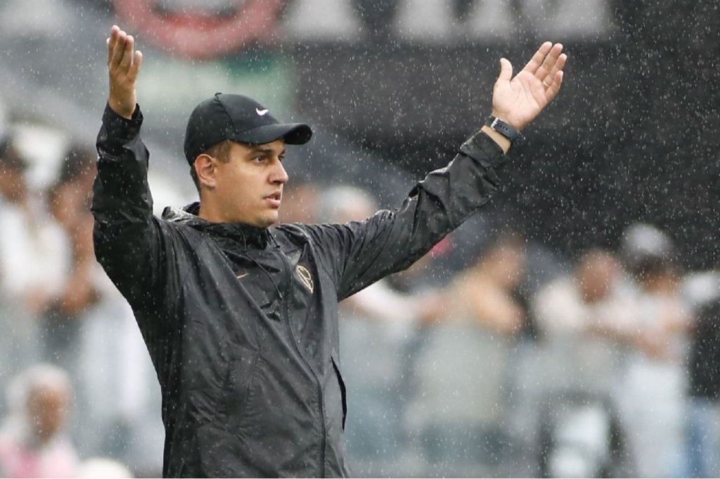 Lucas Piccinato assumiu o comando do Corinthians em 2024
