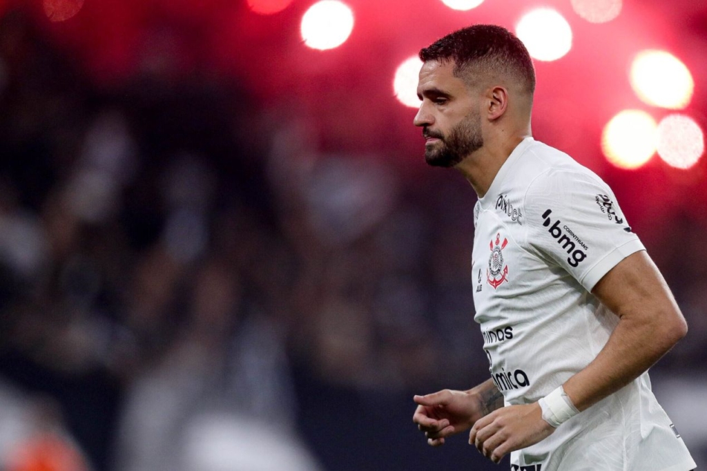 Renato Augusto assinou contrato com o Fluminense até dezembro de 2025