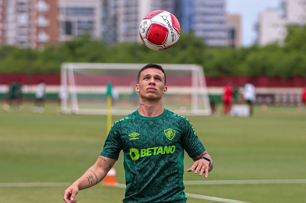 Lucas Calegari tem contrato até dezembro de 2025 com o Fluminense