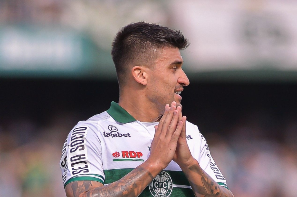 Víctor Luís irá trocar o Coritiba pelo Vasco em 2024