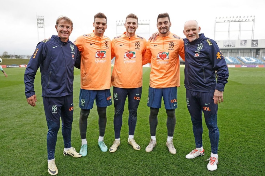 Léo Jardim, do Vasco, deixou boa impressão junto à comissão técnica da Seleção Brasileira