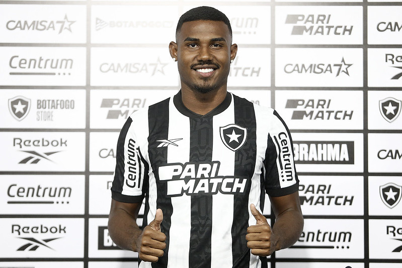 Cuiabano chegou para reforçar o Botafogo.