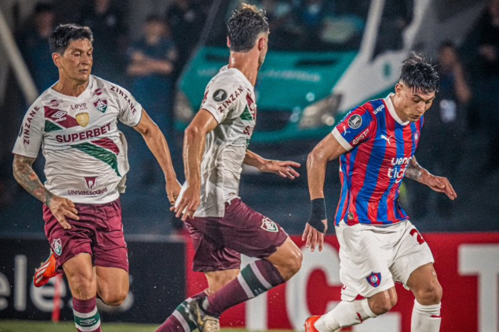 Fluminense enfrentou o Cerro Porteño no Paraguai