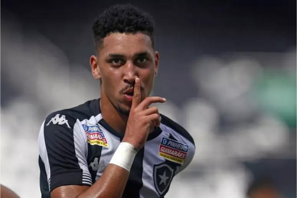 Kauê é acusado de agredir a ex-namorada