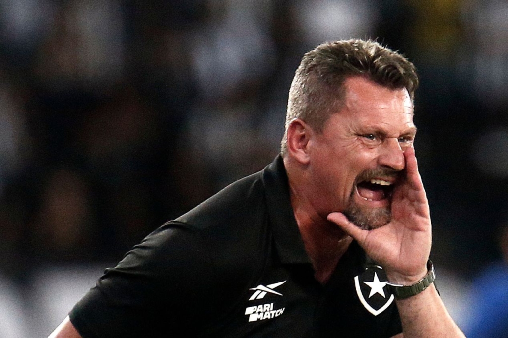 Fábio Matias terá contrato renovado com o Botafogo até dezembro de 2028