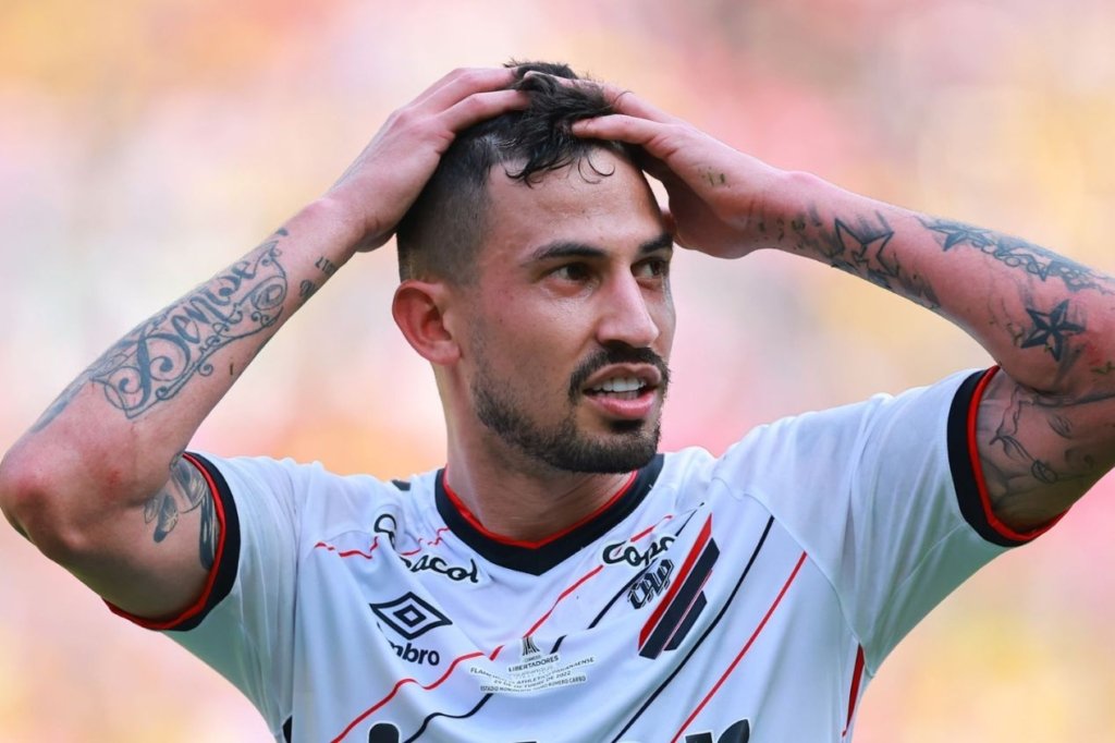 Pedro Henrique, do Athletico Paranaense, está na mira do Botafogo