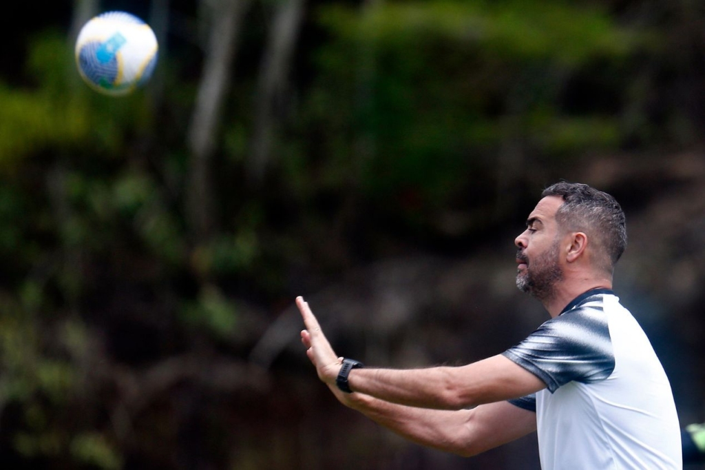 Gatito ou John? Artur Jorge indica quem será o goleiro do Botafogo contra o Flamengo