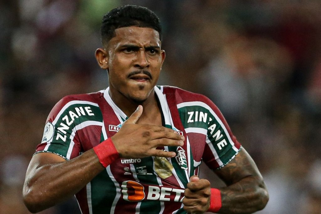 John Kennedy foi afastado do elenco do Fluminense