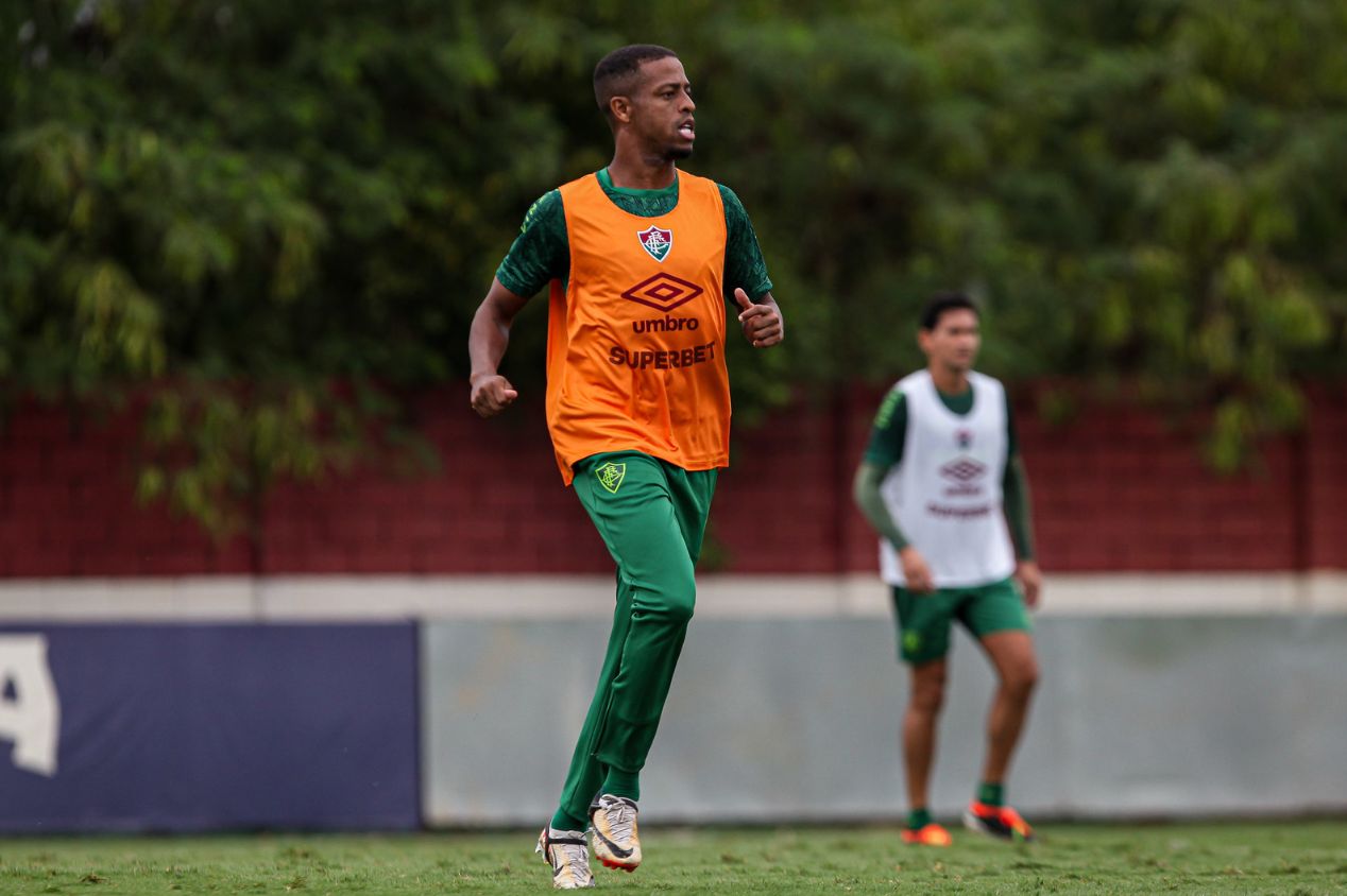Keno volta a treinar com o time, e pode reforçar o Fluminense no clássico contra o Vasco