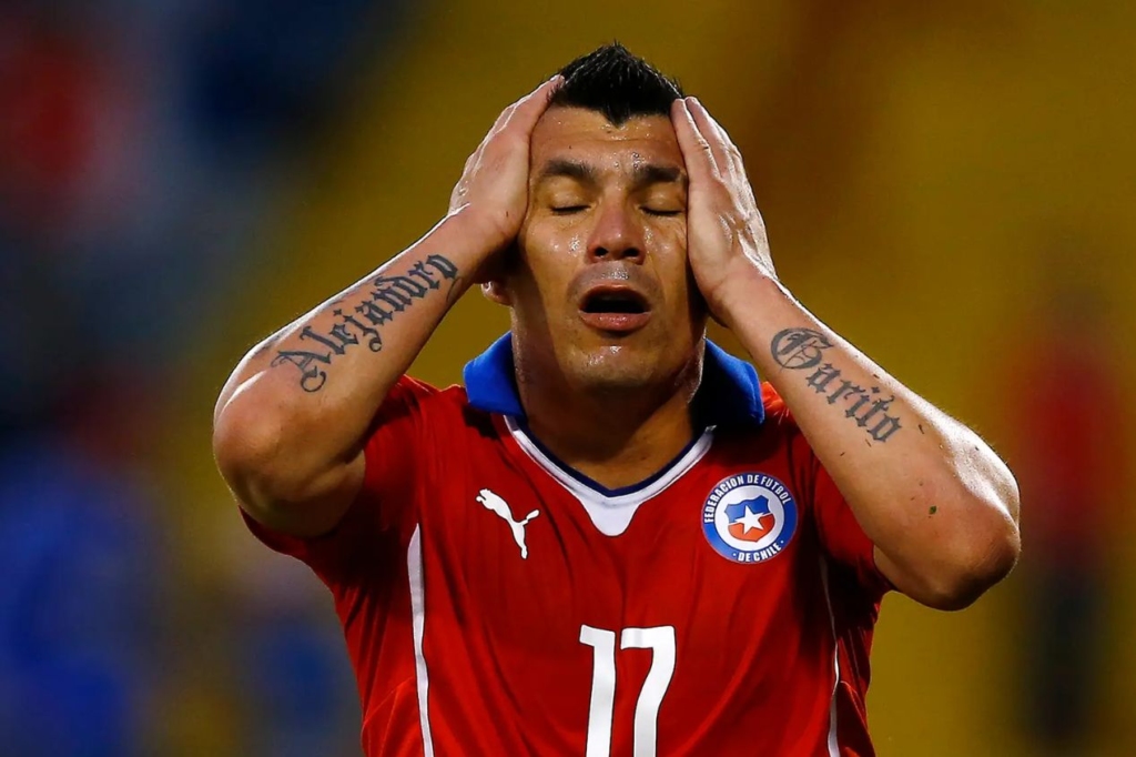 Ex-jogador de Flamengo e Athletico, adere campanha de doação de sangue a mãe de Gary Medel, do Vasco