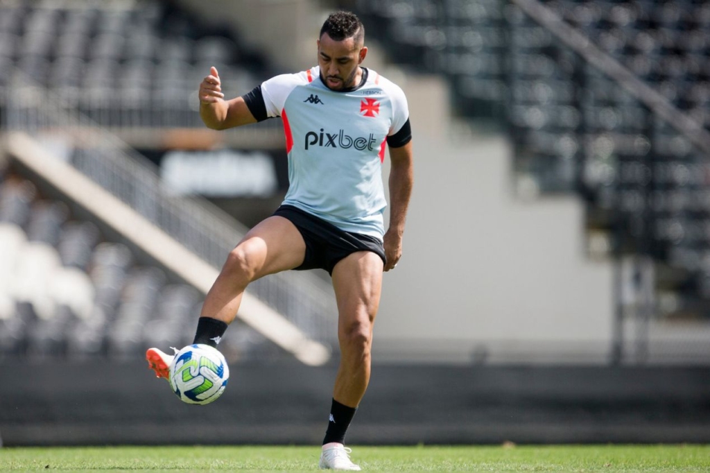 Dimitri Payet desfalcou o Vasco nas três primeiras partidas no Campeonato Brasileiro. Atacante está recuperado de lesão no joelho direiro