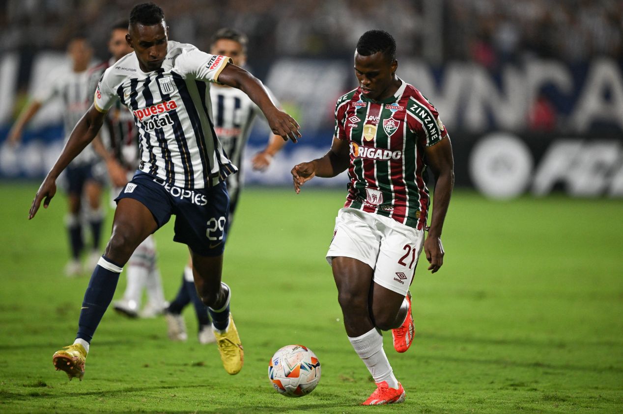 Jhon Arias teve atuação abaixo das expectativas pelo Fluminense contra o Alianza Lima