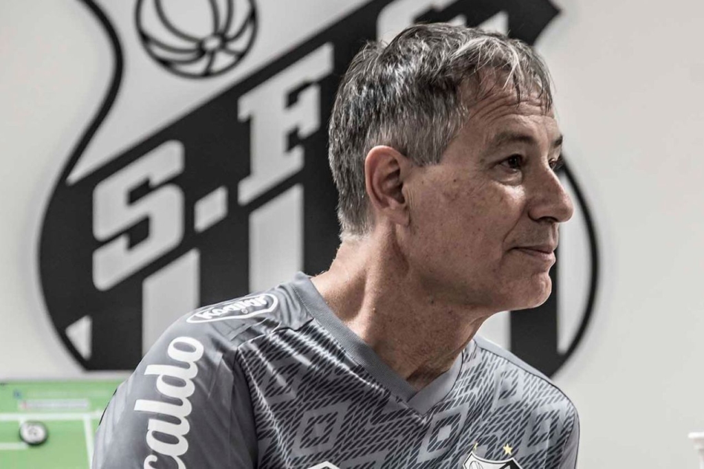 Barcelona, do Equador, acerta contratação do técnico Ariel Holan, ex-Santos