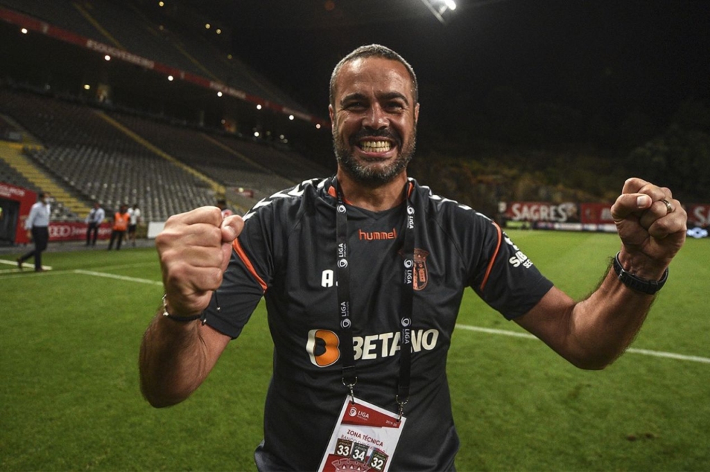 Artur Jorge estreará no comando do Botafogo contra a LDU