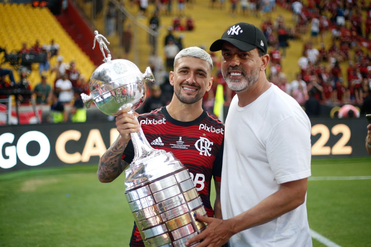 Giogian De Arrasaceta, meia do Flamengo, está na mira do Cruz Azul