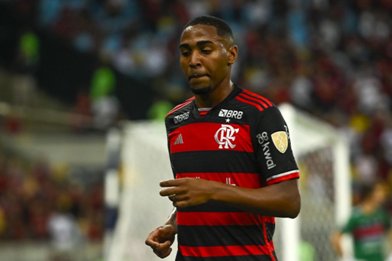 Lorran negocia renovação de contrato com o Flamengo