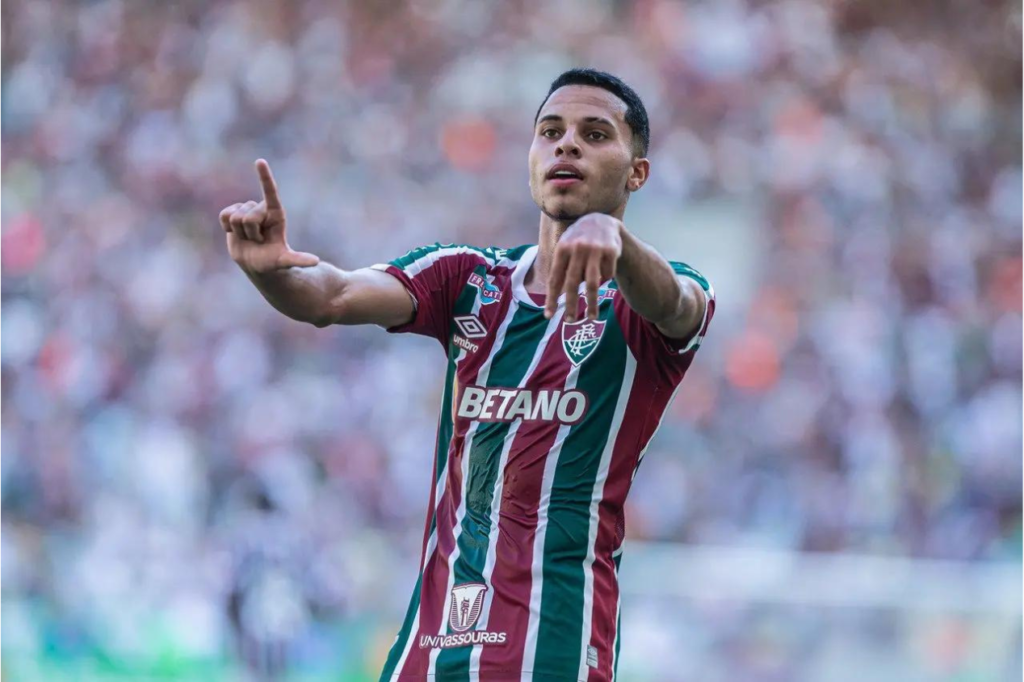 Alexsander está de saída do Fluminense
