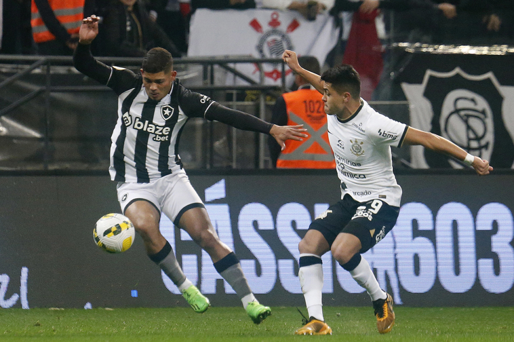 Tiquinho Soares em ação pelo Botafogo