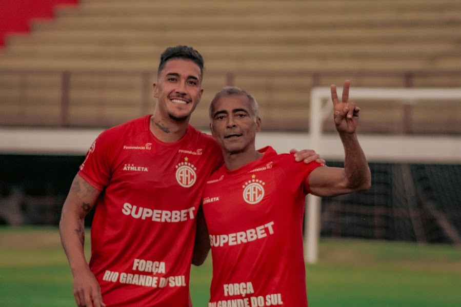 Romário e mais 10: Veja veteranos que estão jogando a Série A2 do Cariocão