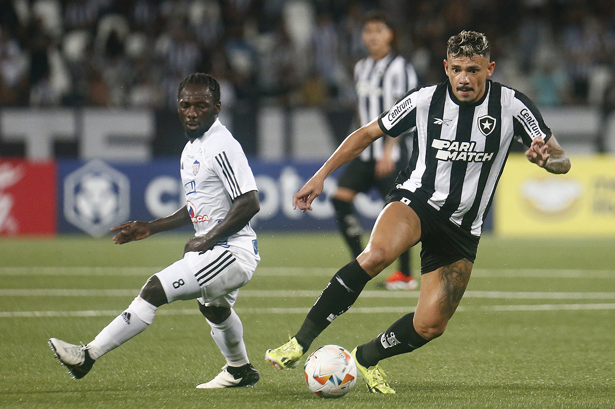 Tiquinho Soares irá reforçar o Botafogo contra o Junior Barranquilla