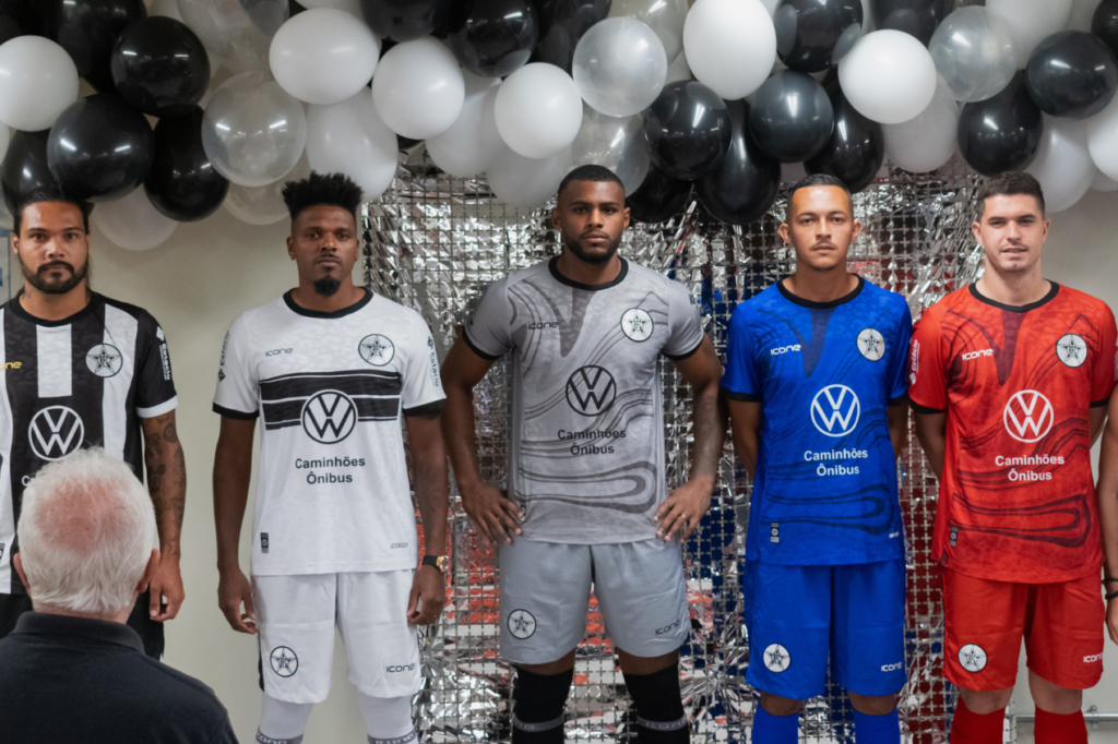 Resende apresenta uniforme