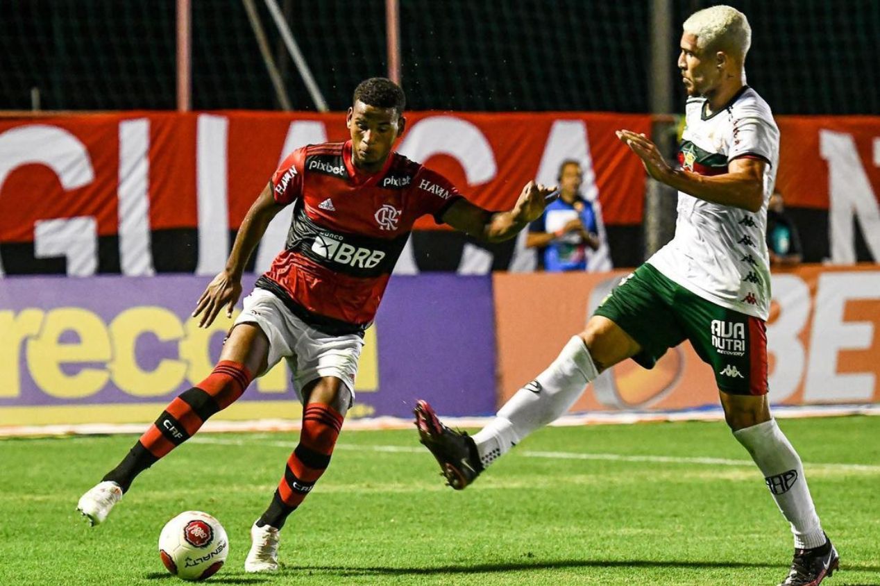 Cleiton Santana: quem é a cria da base que pode substituir Fabrício Bruno no Flamengo