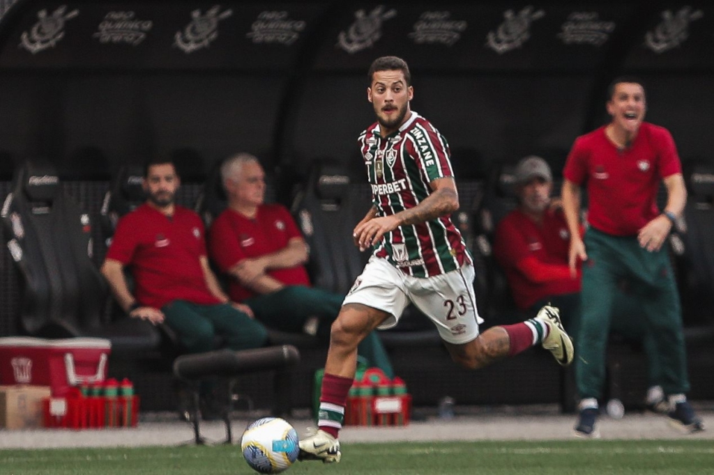 Guga é o novo dono da lateral-direita do Fluminense