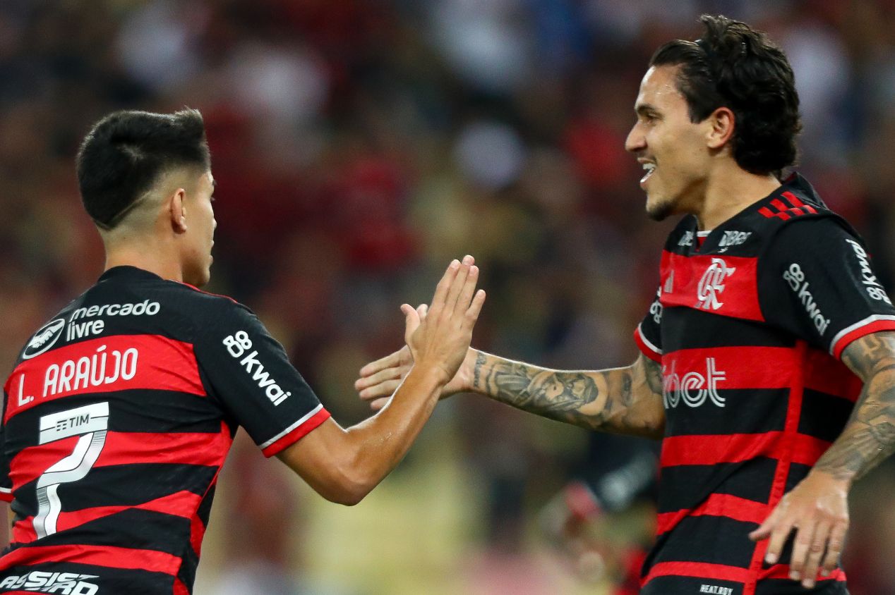 Luiz Araújo e Pedro em ação pelo Flamengo