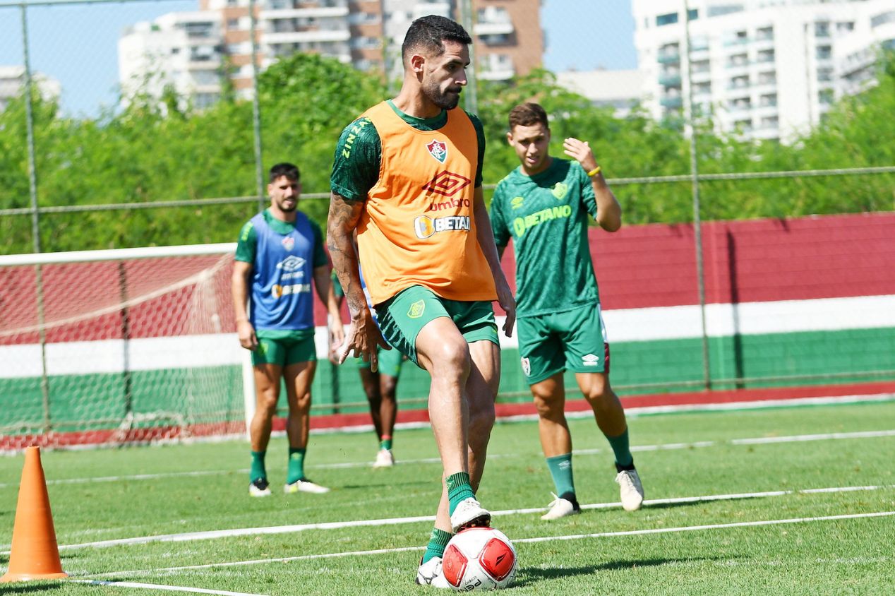 Fluminense: Renato Augusto tem lesão no joelho e não enfrenta o Colo-Colo