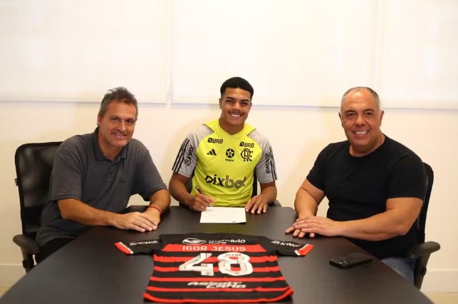 Igor Jesus ampliou o seu vínculo com o Flamengo