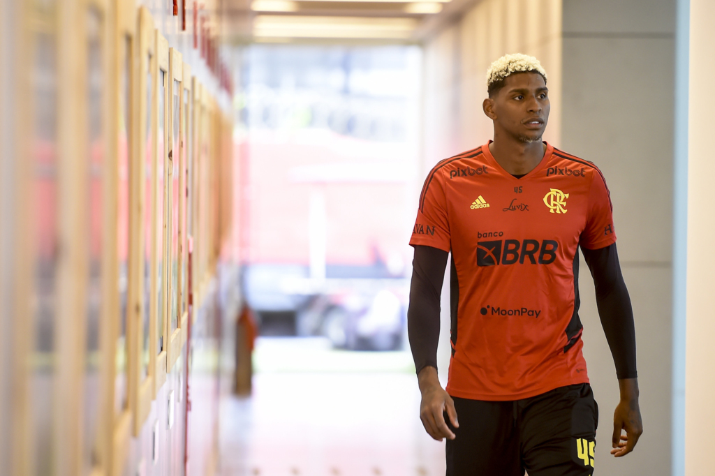 Hugo Souza está a caminho do Corinthians