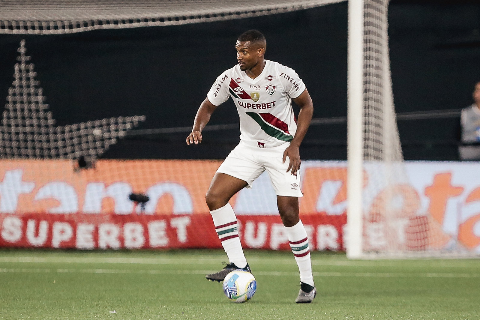 Marlon Santos em ação pelo Fluminense