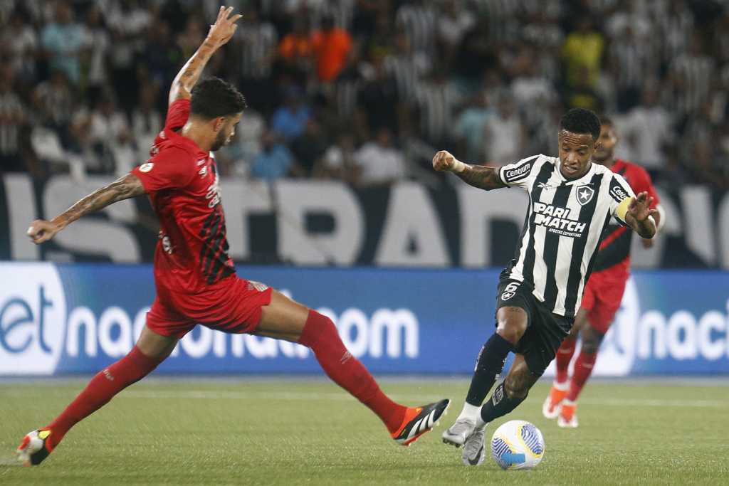 Botafogo enfrentou o Athletico, no Nilton Santos