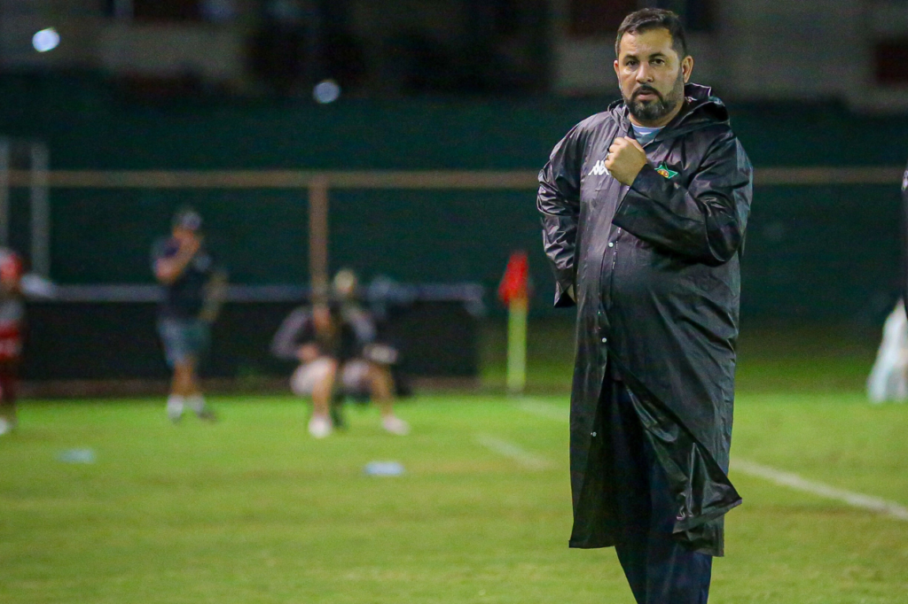 Caio Couto comemora classificação da Portuguesa na Série D