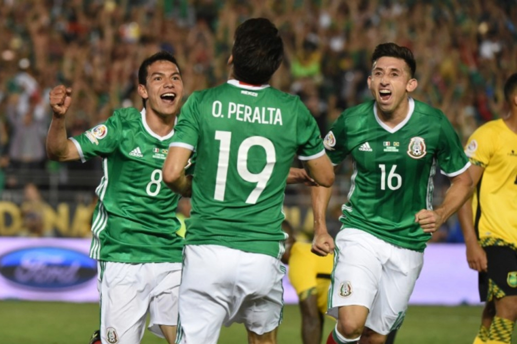 Peralta em ação pelo México