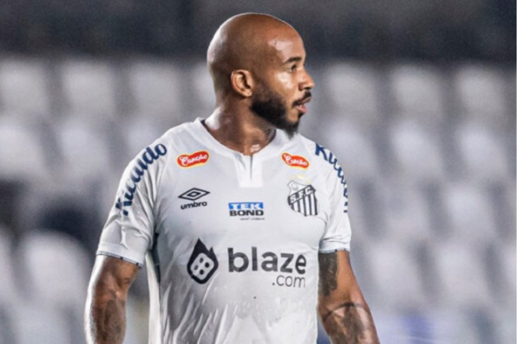 Patrick entra no radar do Vitória