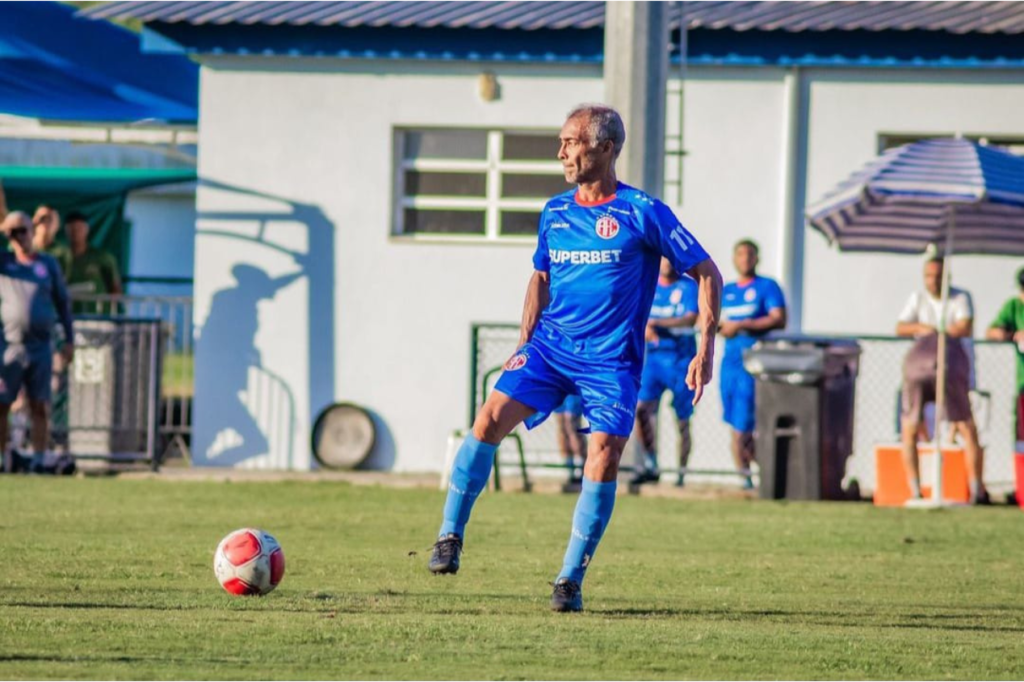 Romário jogará profissionalmente